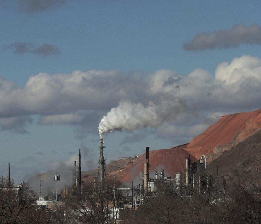 Photo: View of the Marathon Salt Lake Refinery from West
